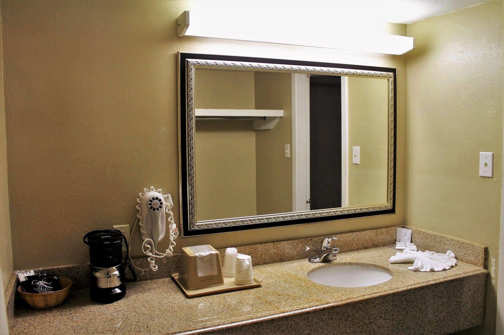 Continental Inn And Suites Nacogdoches Tx Sfa University Downtown Εξωτερικό φωτογραφία